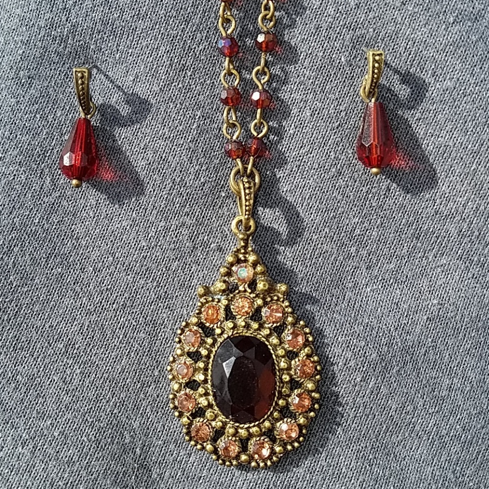 Avon Topaz necklace set NIB 💜